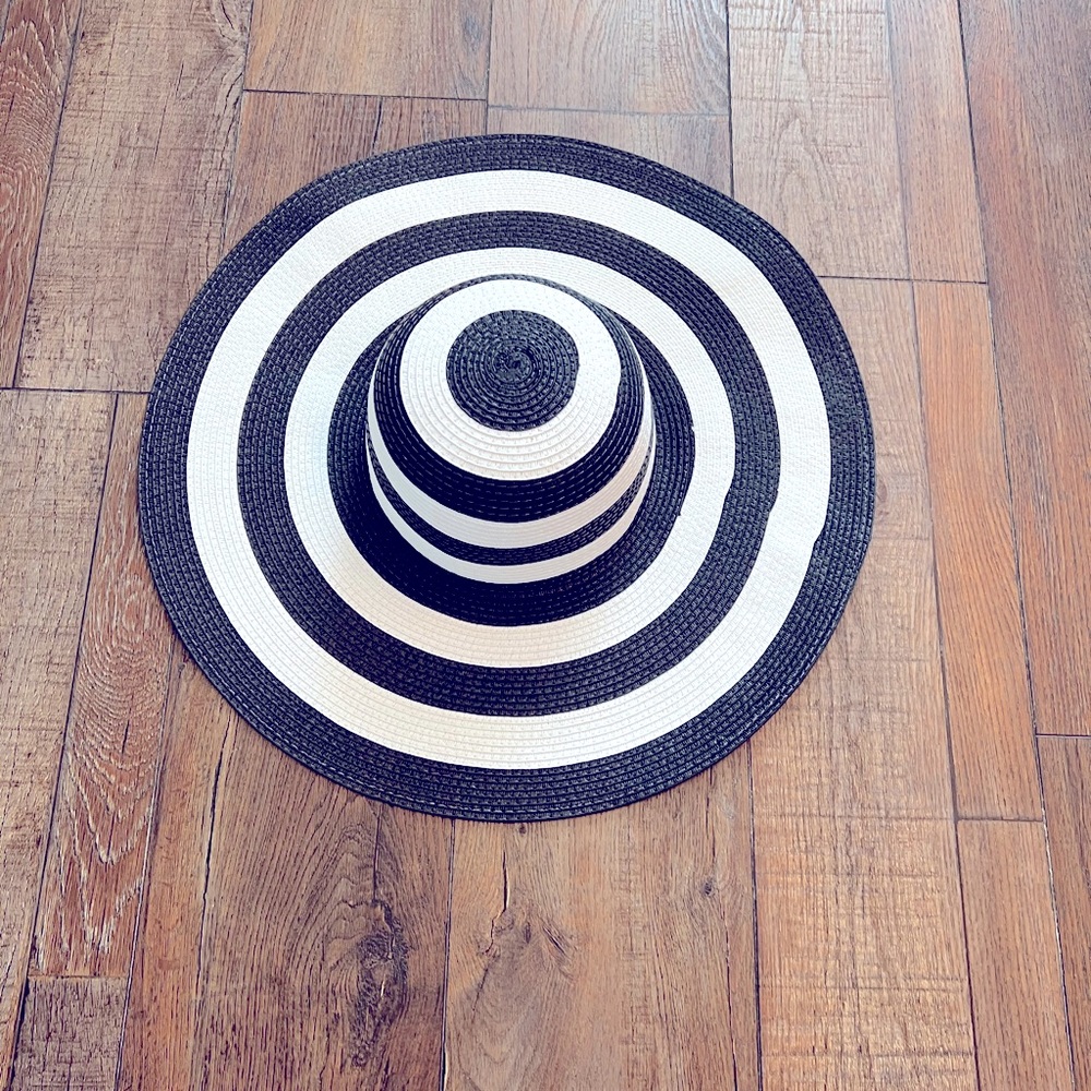 Black & White Oversized Sun Hat